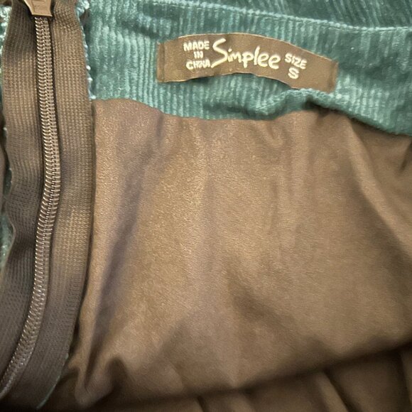 Simplee Apparel Teal Embroidered Mini Skirt Sz Small - Picture 3 of 3